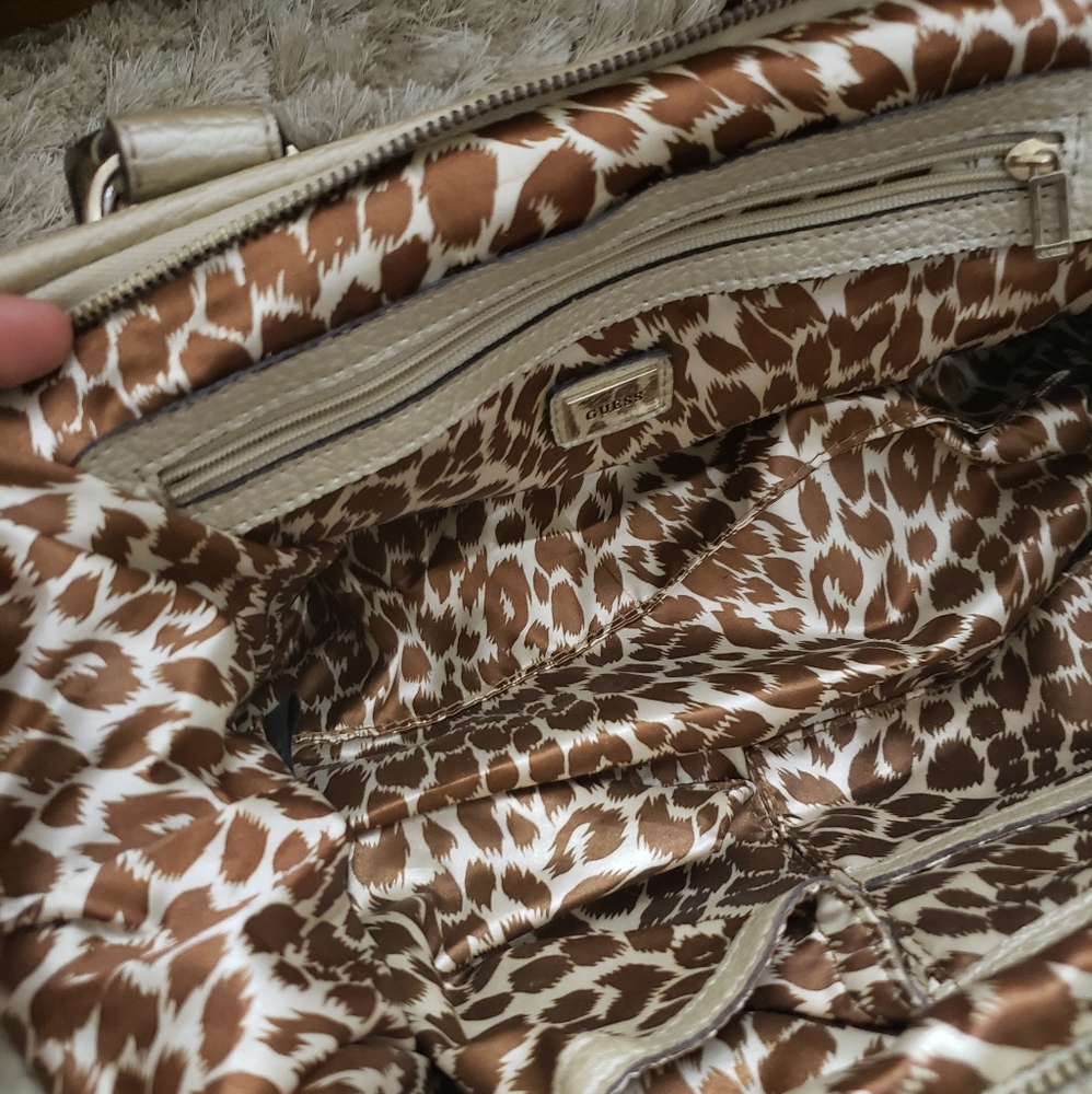 G by Guess handbag - Picture 2 of 2